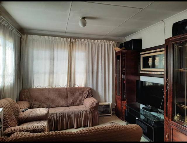 2 BEDROOM HOUSE FOR SALE IN PALM SPRINGS